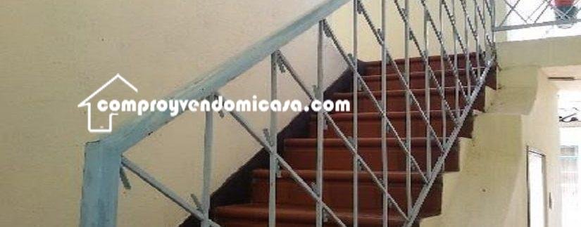 Casa en venta Victoria Sur-Escaleras