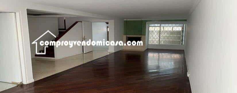 sala con chimenea -Casa en Venta Cedro Bolivar