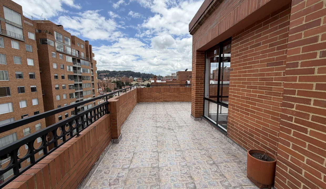 apartamento-venta-colina-campestre-terraza-39.HEIC