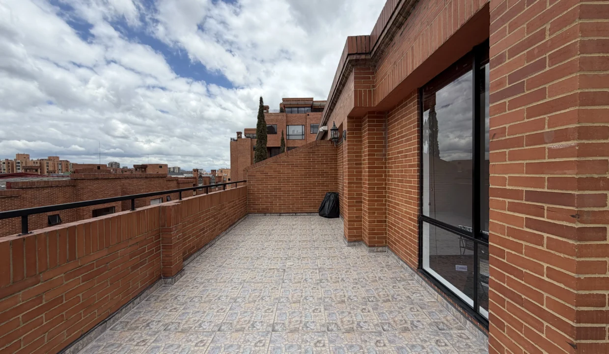 apartamento-venta-colina-campestre-terraza-40.HEIC